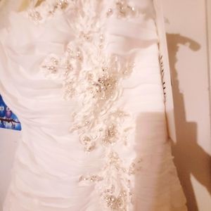 David's Bridal Style V3398 One Shoulder Wedding Dress with Floral Appliques. sz6